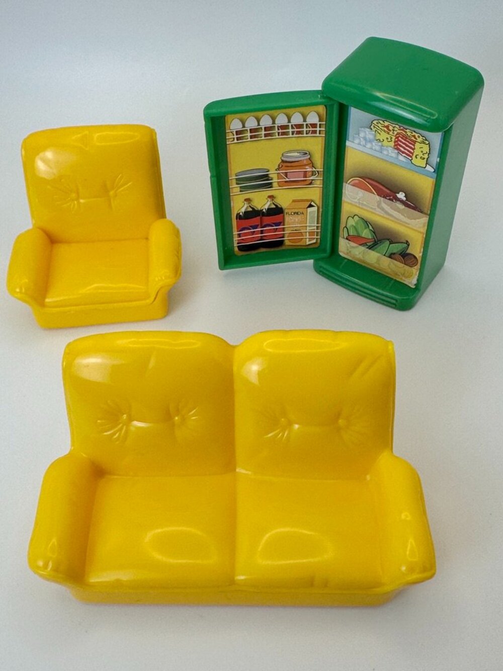 Redbox Dollhouse Furniture Green REFRIGERATOR + Yellow LOVE SEAT + ARMCHAIR